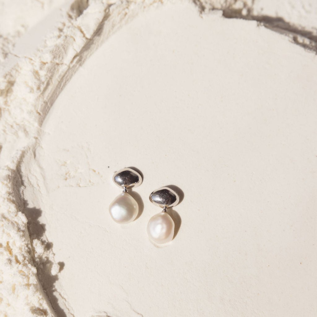 Calla Pearl Earrings