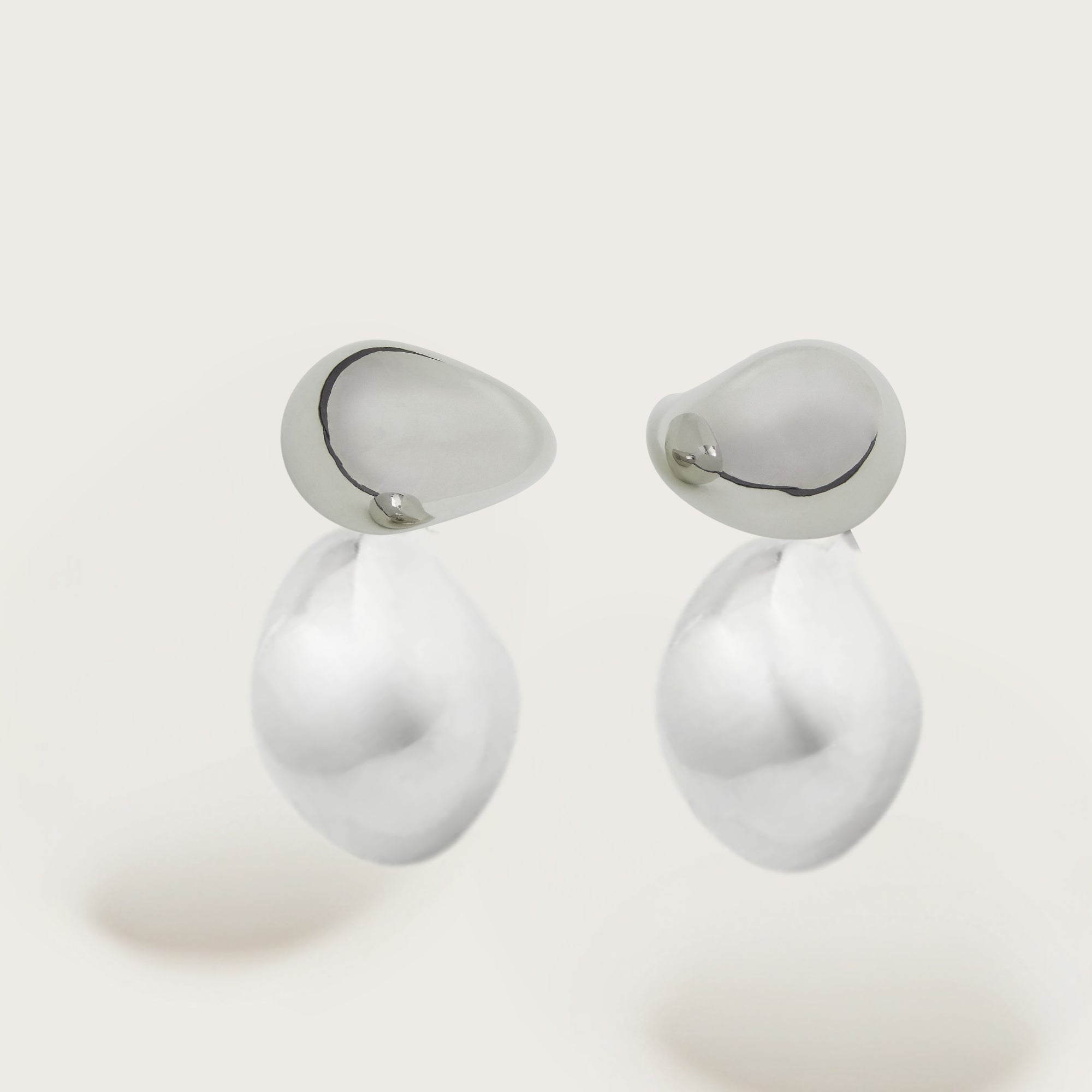 Calla Pearl Earrings